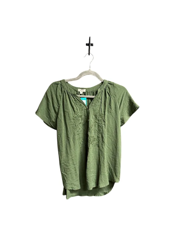 Top Short Sleeve By Clothes Mentor In Green, Size: S Monochromatic Office Style